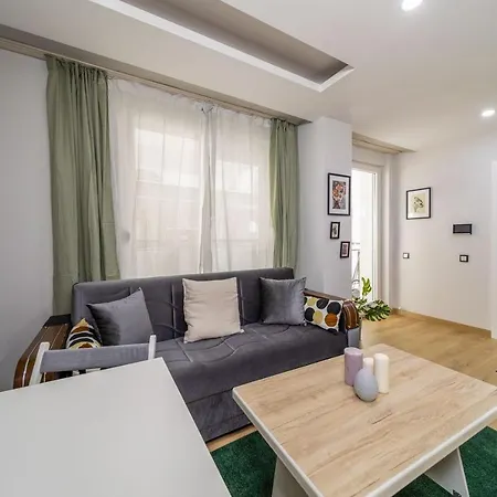 Modern And Cozy With Central Location And Balcony In Muratpasa, Apartament *